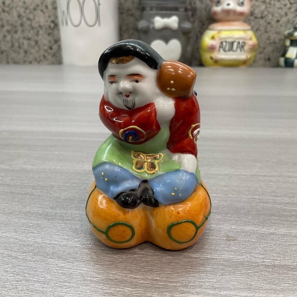 VINTAGE‎ KUTANI PORCELAIN FIGURE